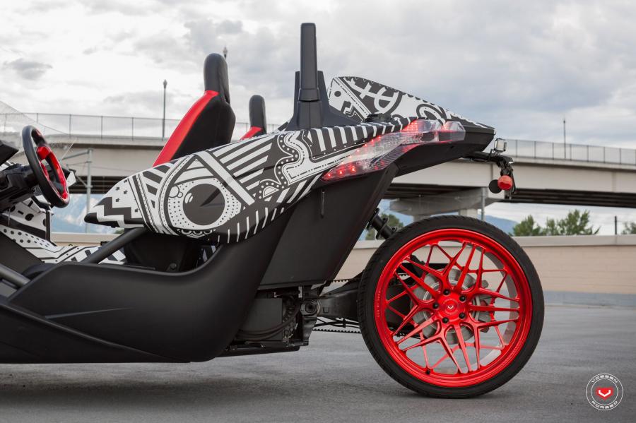 Детали экстерьера Polaris Slingshot on Vossen Wheels (ML-R3) 2017 года  (фото 3 из 24)